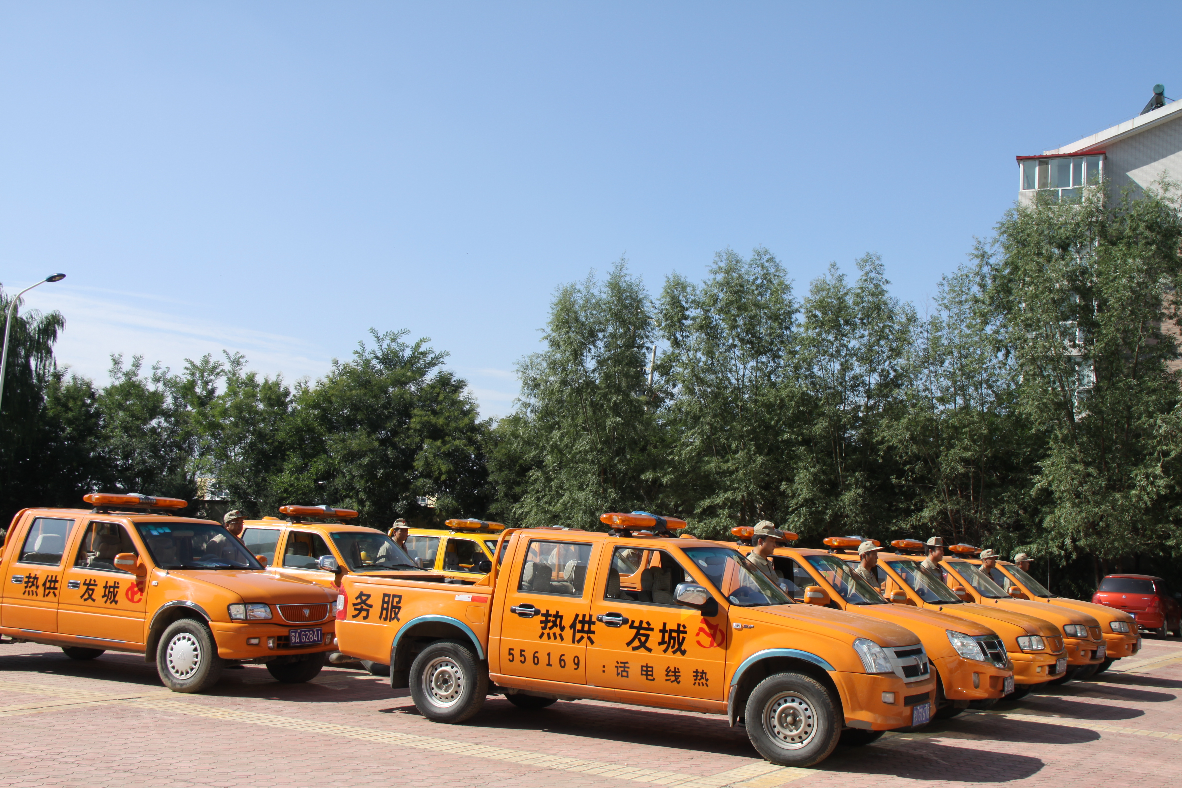供熱服務(wù)、搶險(xiǎn)車(chē)隊(duì).jpg